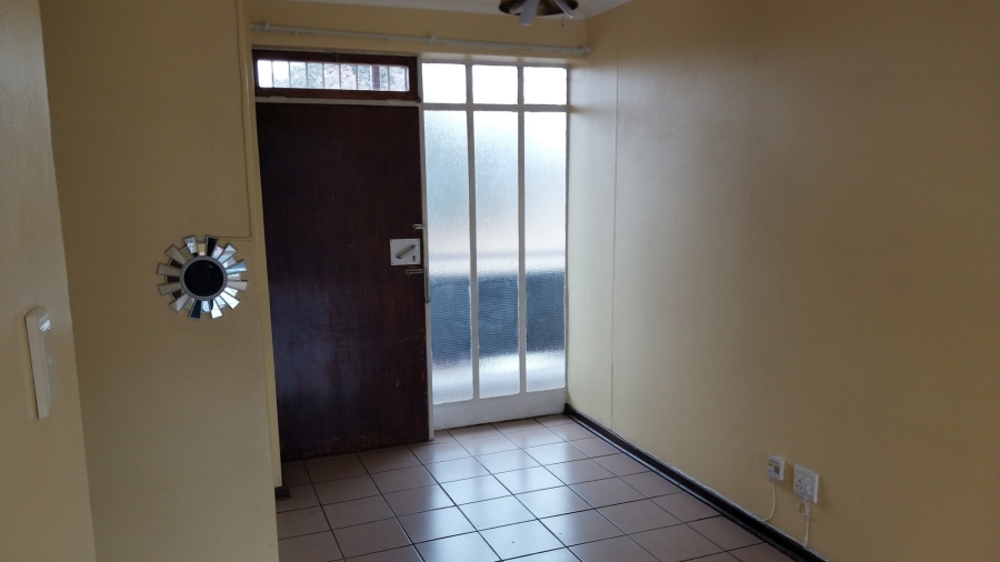 To Let 2 Bedroom Property for Rent in Rhodesfield Gauteng