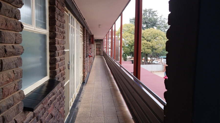 To Let 2 Bedroom Property for Rent in Rhodesfield Gauteng