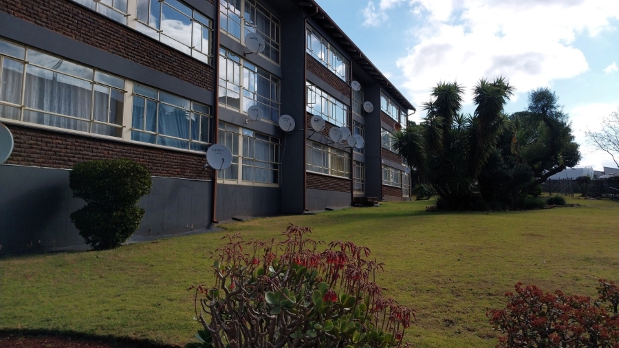 To Let 2 Bedroom Property for Rent in Rhodesfield Gauteng