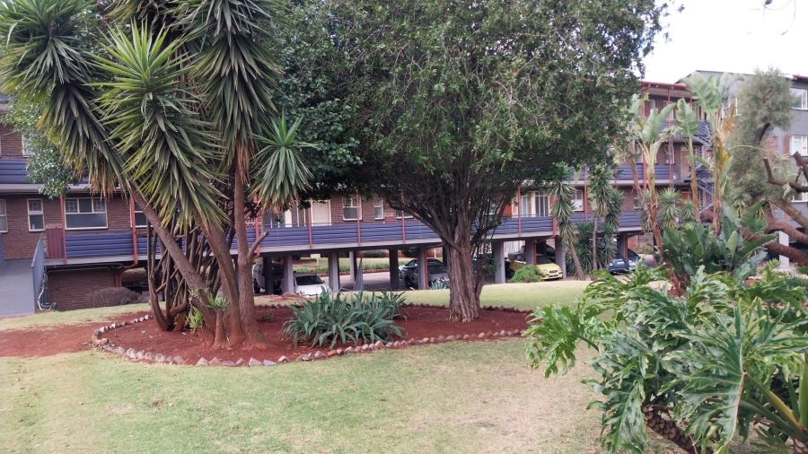 To Let 2 Bedroom Property for Rent in Rhodesfield Gauteng