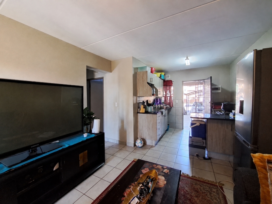 2 Bedroom Property for Sale in Heuweloord Gauteng