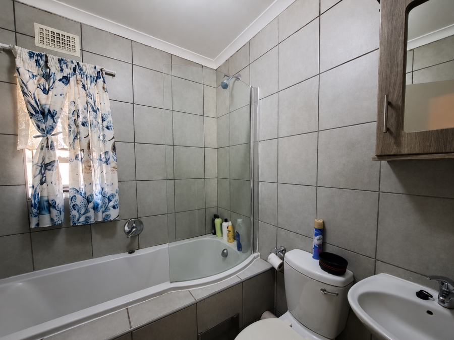 2 Bedroom Property for Sale in Heuweloord Gauteng