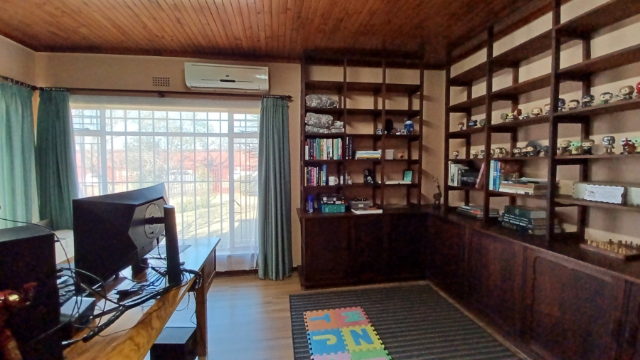 4 Bedroom Property for Sale in Vanderbijlpark SE 7 Gauteng