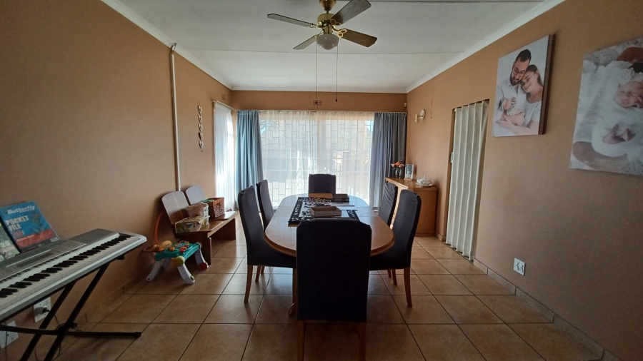 4 Bedroom Property for Sale in Vanderbijlpark SE 7 Gauteng
