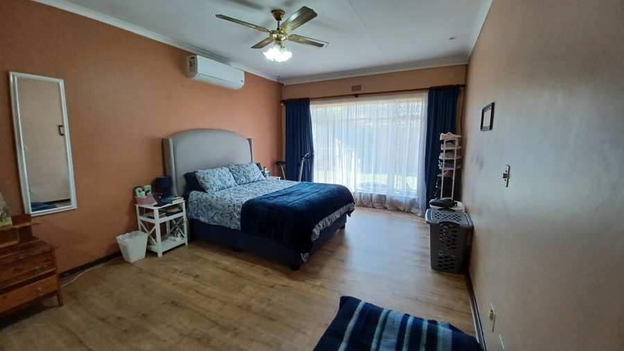 4 Bedroom Property for Sale in Vanderbijlpark SE 7 Gauteng