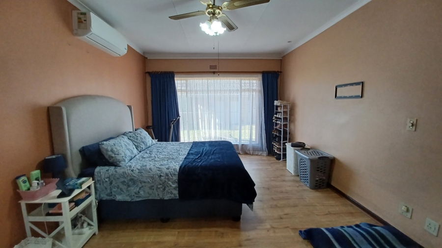 4 Bedroom Property for Sale in Vanderbijlpark SE 7 Gauteng