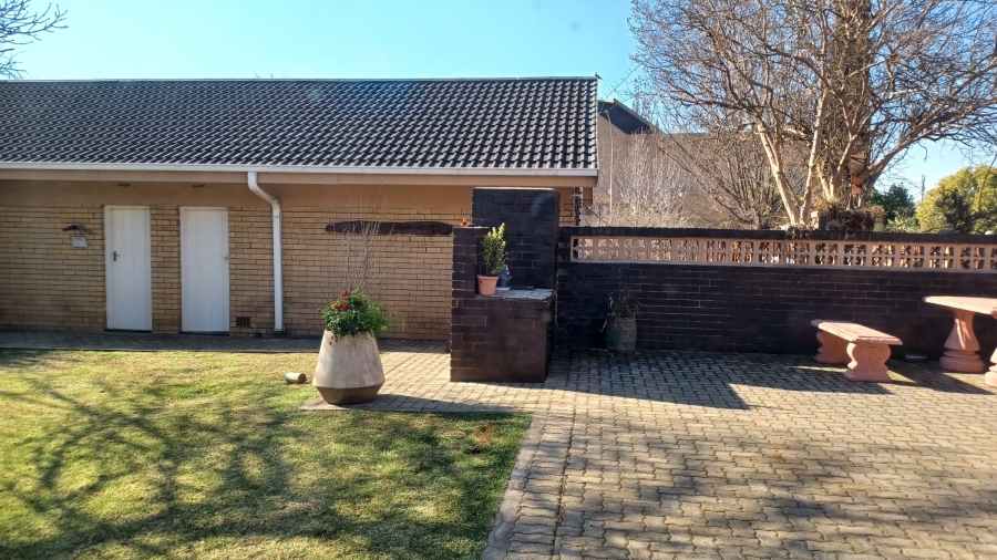 4 Bedroom Property for Sale in Vanderbijlpark SE 7 Gauteng