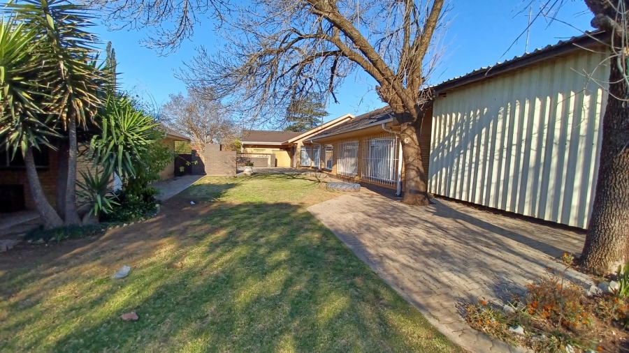 4 Bedroom Property for Sale in Vanderbijlpark SE 7 Gauteng