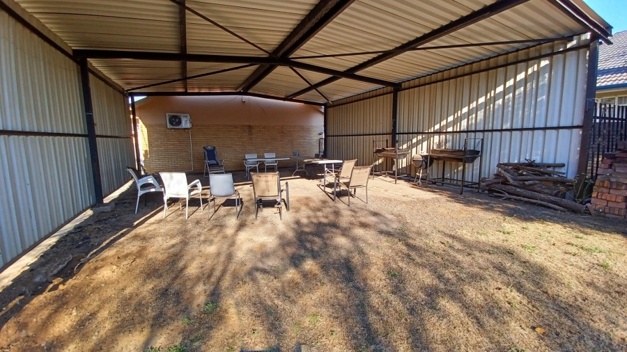 4 Bedroom Property for Sale in Vanderbijlpark SE 7 Gauteng