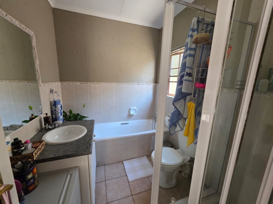 To Let 3 Bedroom Property for Rent in Lonehill Gauteng
