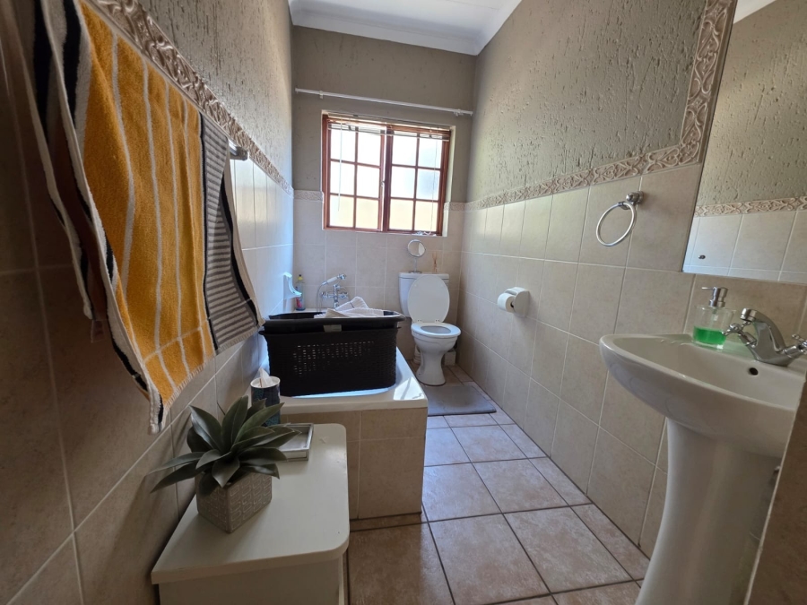 To Let 3 Bedroom Property for Rent in Lonehill Gauteng