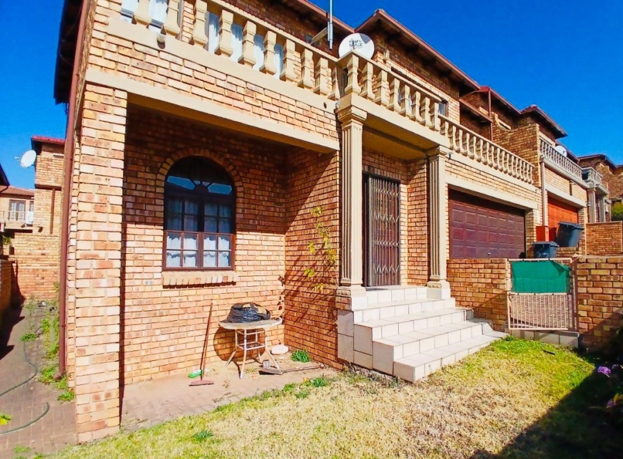 3 Bedroom Property for Sale in Noordheuwel Gauteng