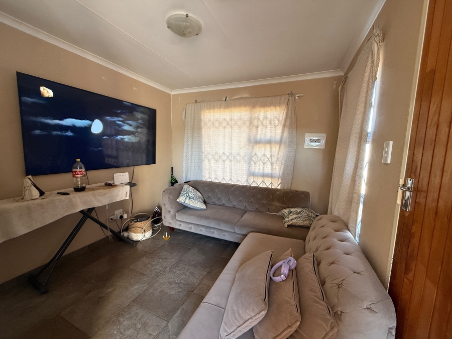 2 Bedroom Property for Sale in Toekomsrus Gauteng