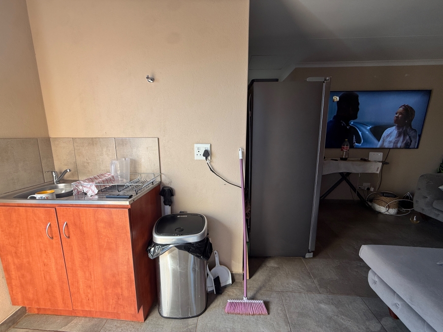 2 Bedroom Property for Sale in Toekomsrus Gauteng