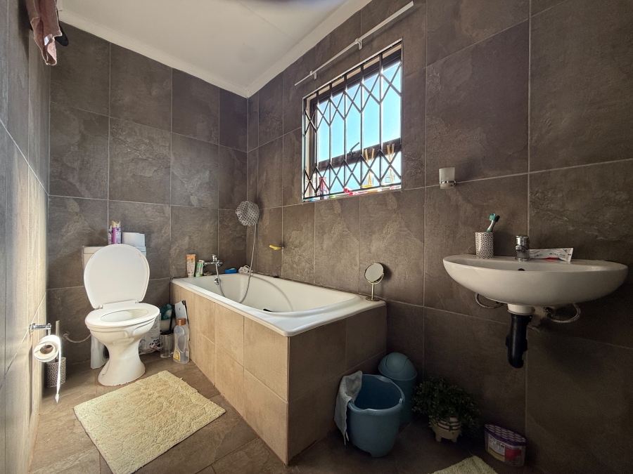 2 Bedroom Property for Sale in Toekomsrus Gauteng