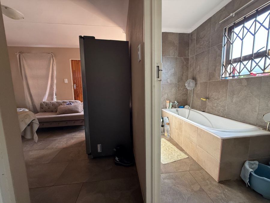 2 Bedroom Property for Sale in Toekomsrus Gauteng