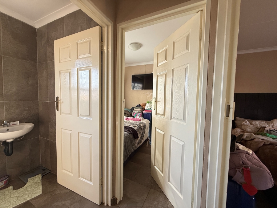2 Bedroom Property for Sale in Toekomsrus Gauteng