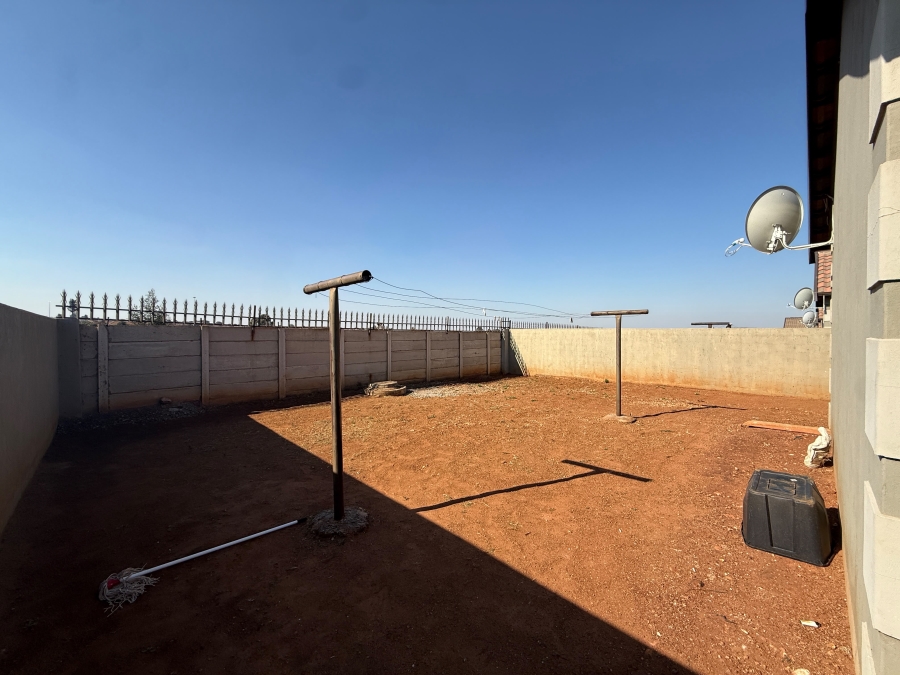 2 Bedroom Property for Sale in Toekomsrus Gauteng