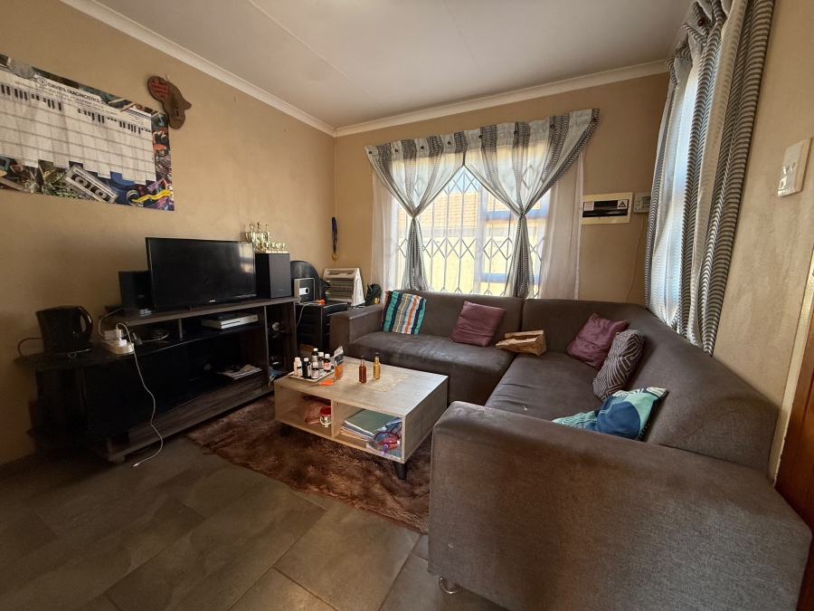 2 Bedroom Property for Sale in Toekomsrus Gauteng