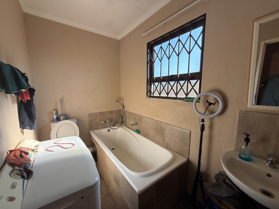 2 Bedroom Property for Sale in Toekomsrus Gauteng