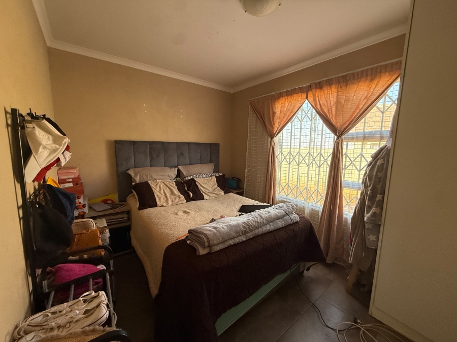 2 Bedroom Property for Sale in Toekomsrus Gauteng