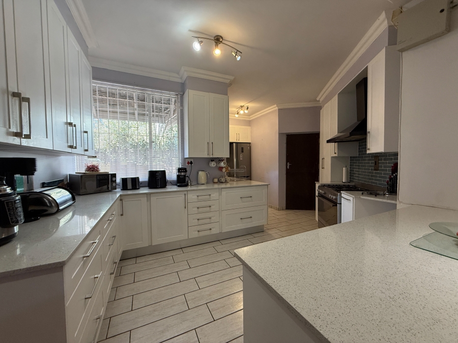 To Let 3 Bedroom Property for Rent in Florida Gauteng