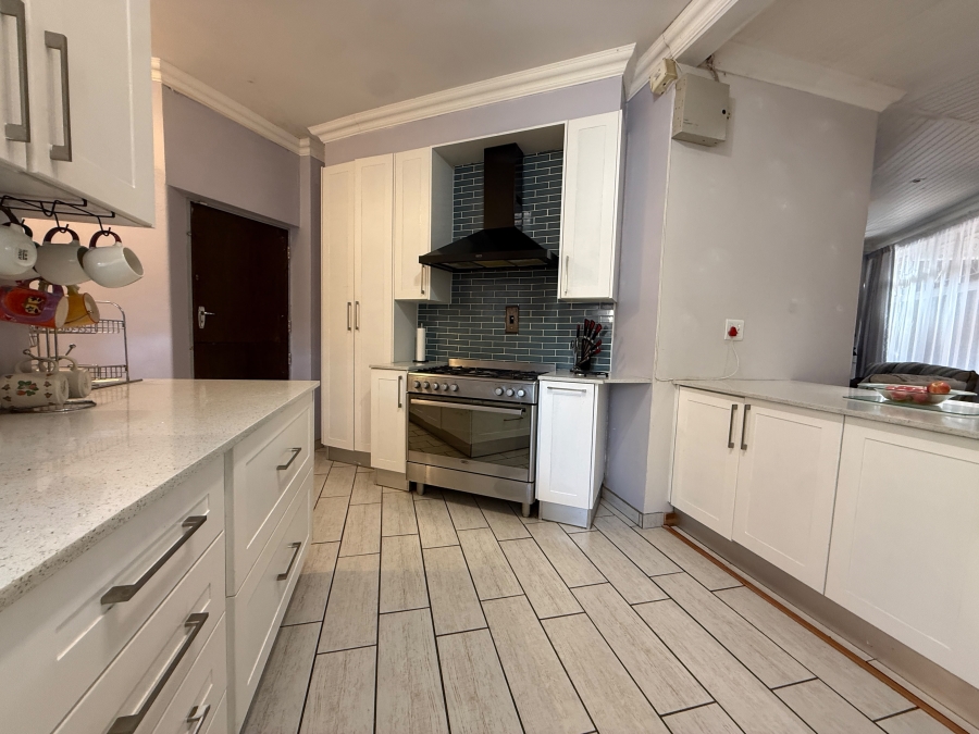 To Let 3 Bedroom Property for Rent in Florida Gauteng