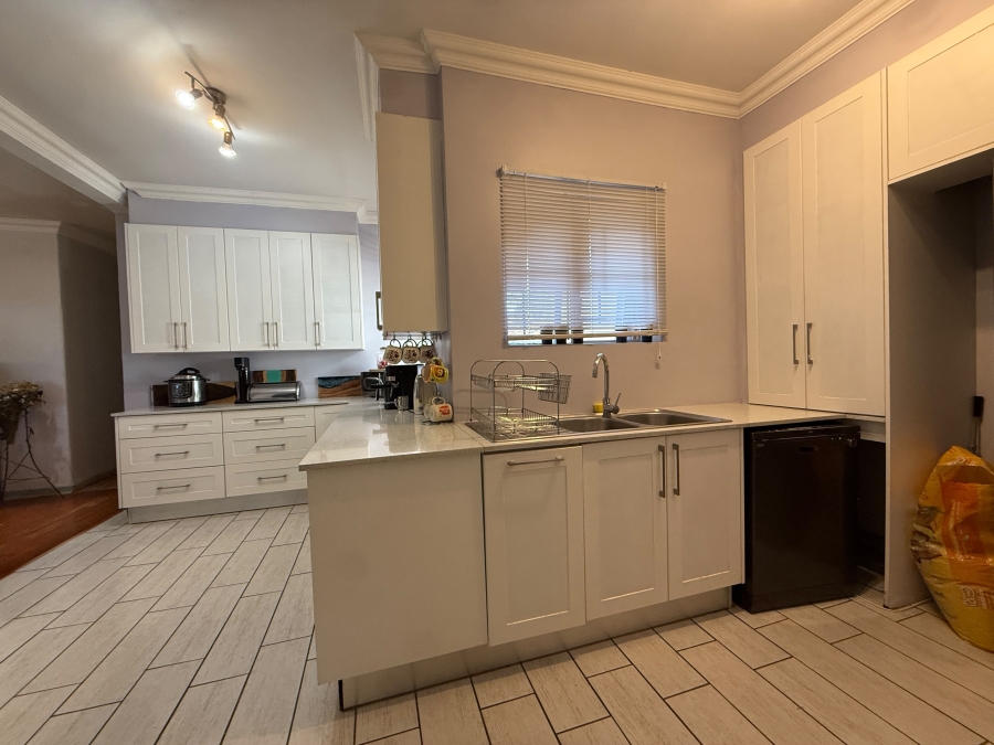 To Let 3 Bedroom Property for Rent in Florida Gauteng