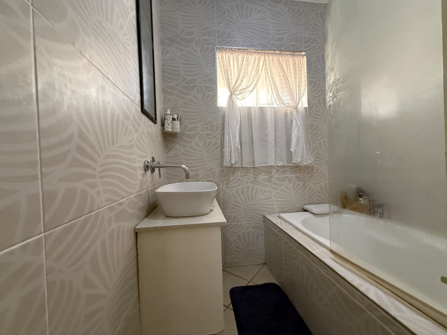 To Let 3 Bedroom Property for Rent in Florida Gauteng