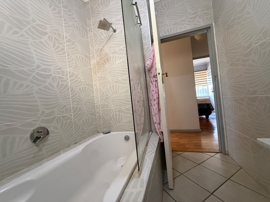 To Let 3 Bedroom Property for Rent in Florida Gauteng