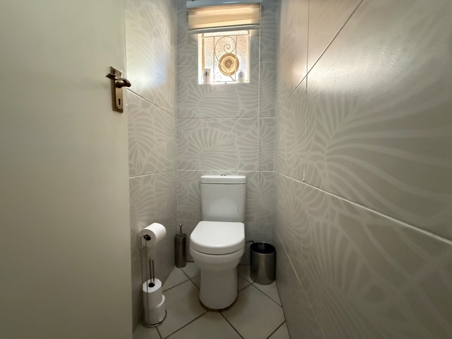 To Let 3 Bedroom Property for Rent in Florida Gauteng
