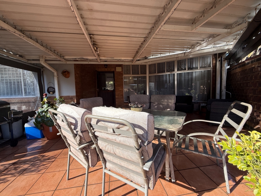 To Let 3 Bedroom Property for Rent in Florida Gauteng