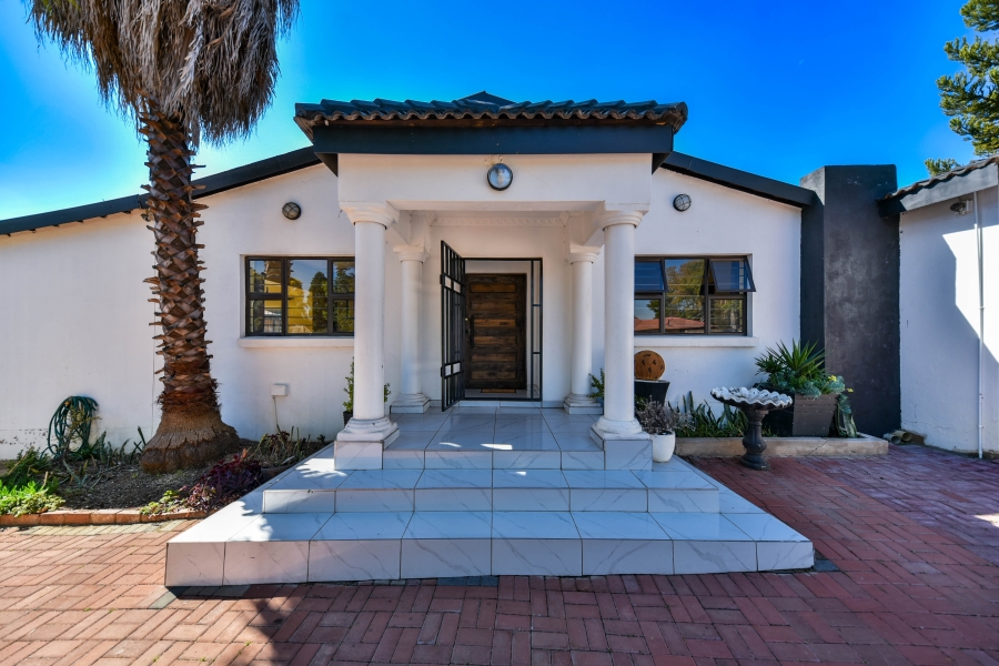 5 Bedroom Property for Sale in Garsfontein Gauteng
