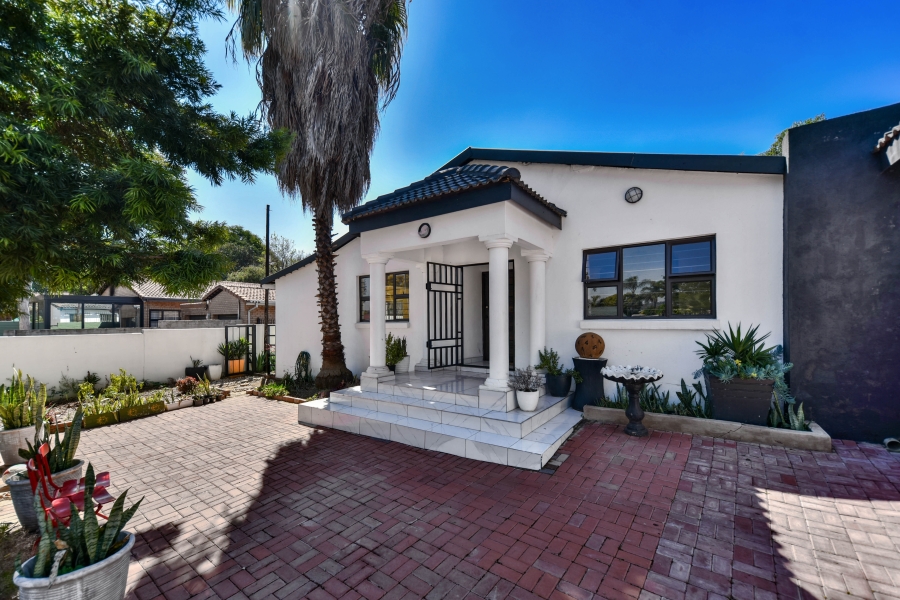 5 Bedroom Property for Sale in Garsfontein Gauteng