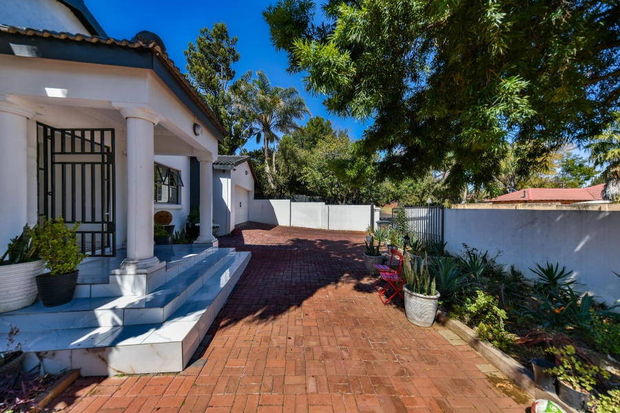 5 Bedroom Property for Sale in Garsfontein Gauteng