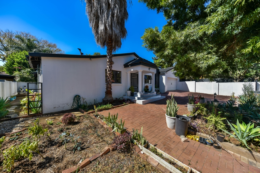 5 Bedroom Property for Sale in Garsfontein Gauteng