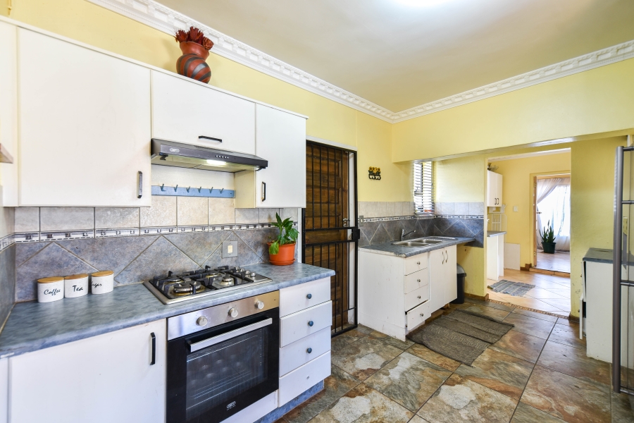 5 Bedroom Property for Sale in Garsfontein Gauteng
