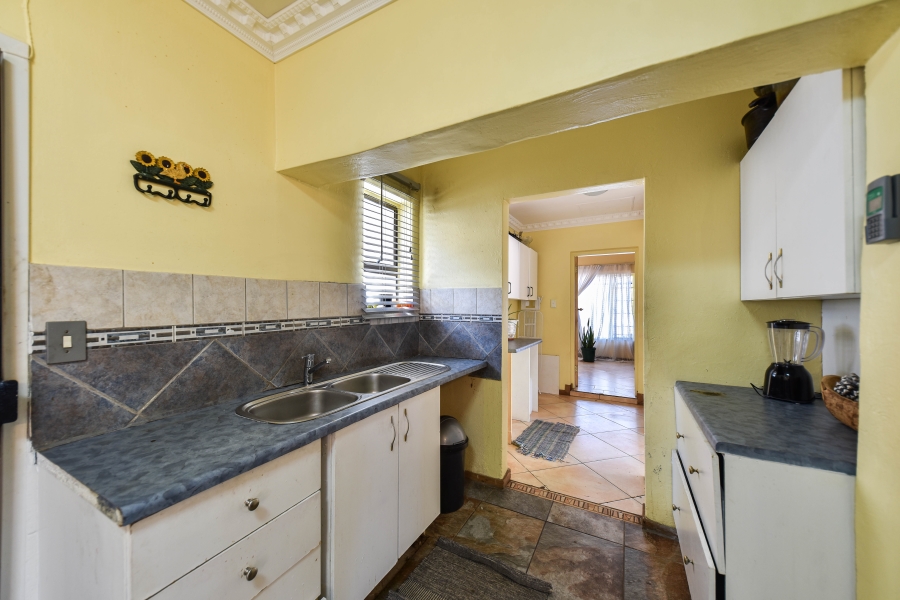 5 Bedroom Property for Sale in Garsfontein Gauteng