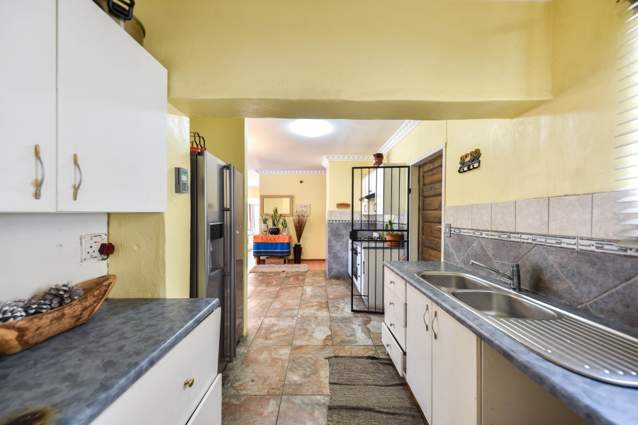 5 Bedroom Property for Sale in Garsfontein Gauteng