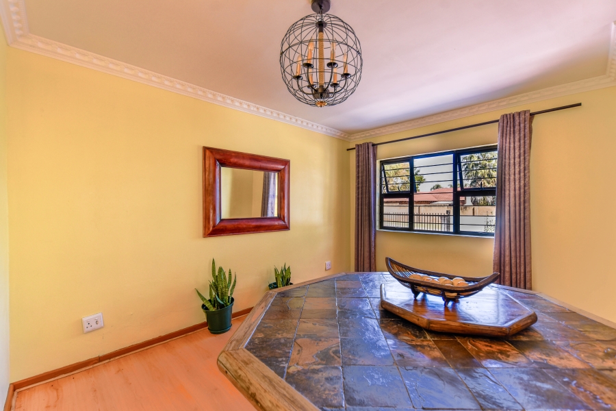 5 Bedroom Property for Sale in Garsfontein Gauteng