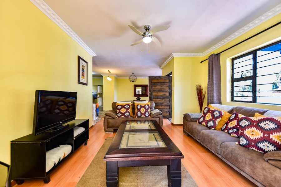 5 Bedroom Property for Sale in Garsfontein Gauteng