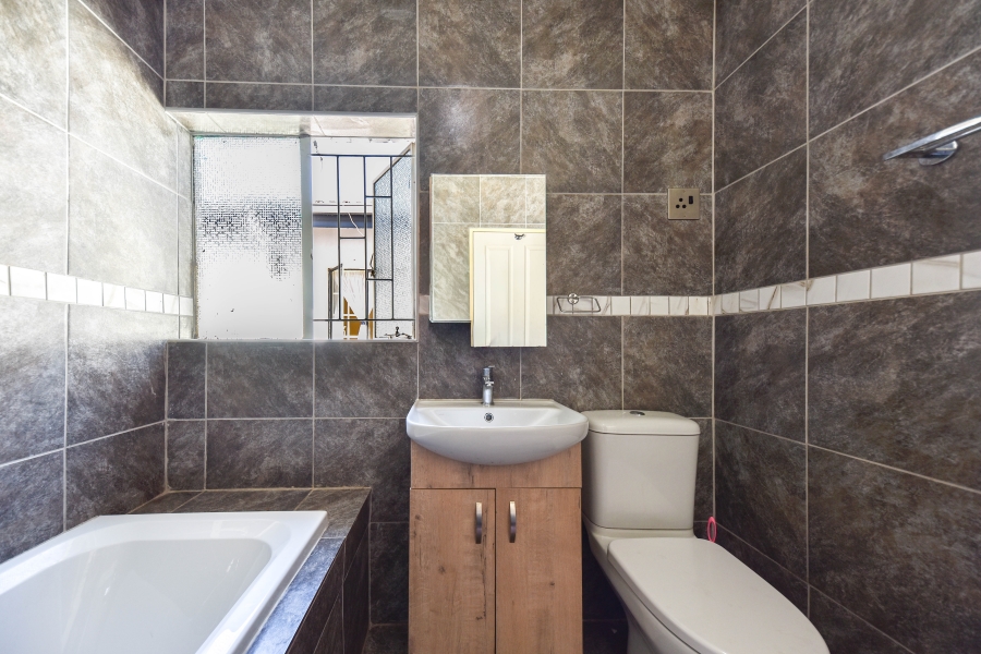 5 Bedroom Property for Sale in Garsfontein Gauteng