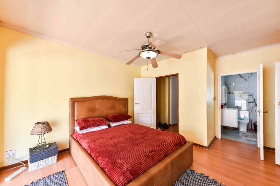 5 Bedroom Property for Sale in Garsfontein Gauteng