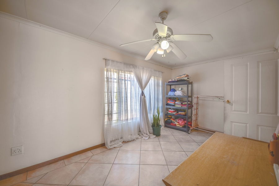 5 Bedroom Property for Sale in Garsfontein Gauteng