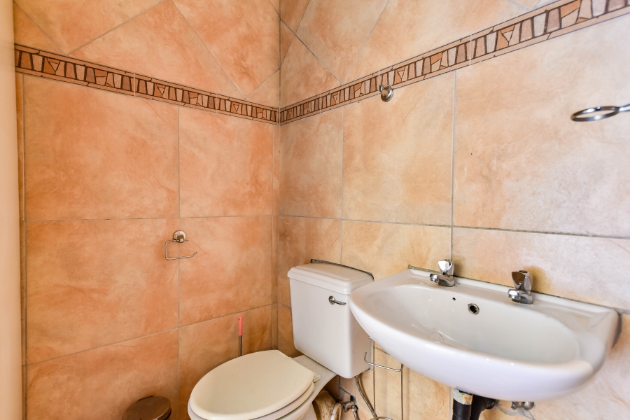 5 Bedroom Property for Sale in Garsfontein Gauteng