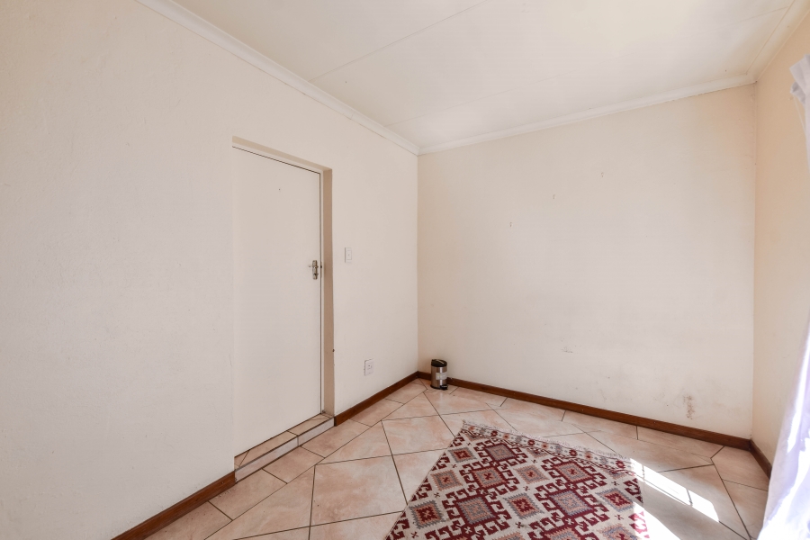 5 Bedroom Property for Sale in Garsfontein Gauteng