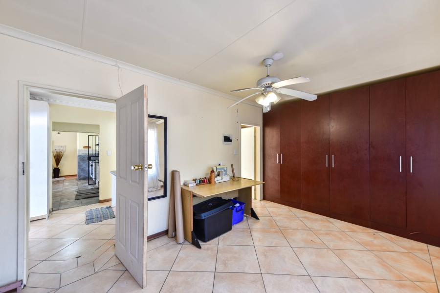 5 Bedroom Property for Sale in Garsfontein Gauteng