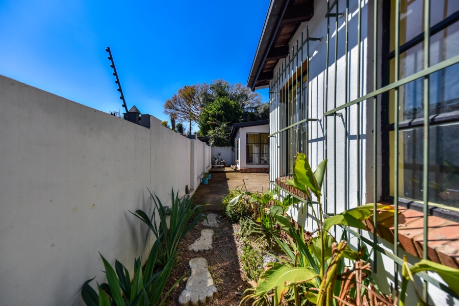 5 Bedroom Property for Sale in Garsfontein Gauteng