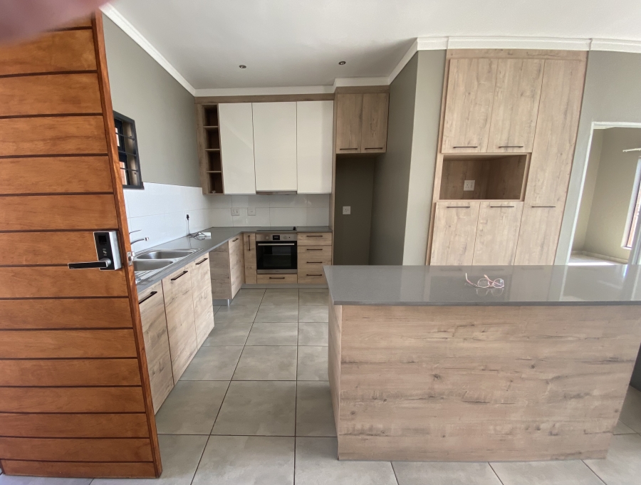 To Let 2 Bedroom Property for Rent in Equestria Gauteng