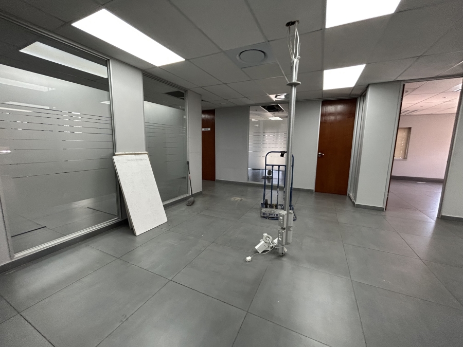 To Let Commercial Property for Rent in Vorna Valley Gauteng